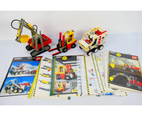 Lego - Three unboxed vintage Lego models. Lot consists of Lego #8860 1986 Artic Rescue Unit; #8843 1984 'Technic' Fork Lift T