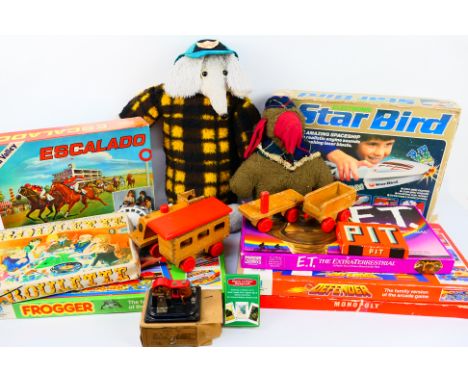 MB Electronics - Parker MB Games - Waddingtons - Others - A collection of vintage toys, games and soft toys including an MB E
