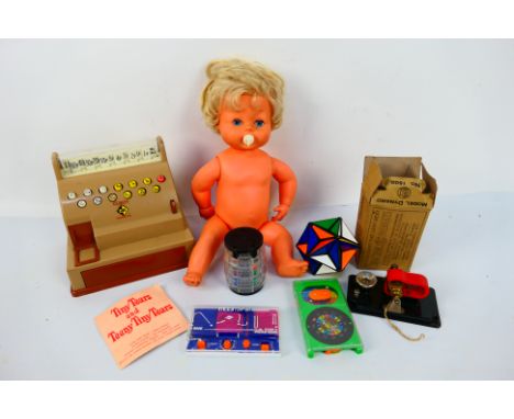 Palitoy - Others - An unboxed vintage Palitoy 'Tiny Tears' with a small group of unboxed vintage toys. Tiny tears has some su