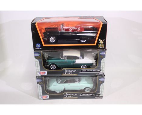 Road Signature - Motor Max - 3 x boxed classic Chevrolet models in 1:18 scale, a 1950 Bel Air, a 1955 Bel Air and a 1957 Bel 