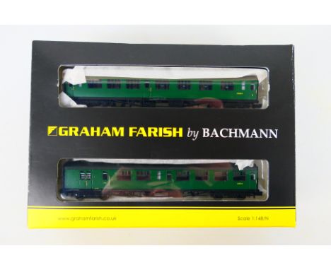 Graham Farish - A boxed Graham Farish 374-991 Bulleid 3-Coach Set BR in SR Green. The set appears to be in Mint condition, ho