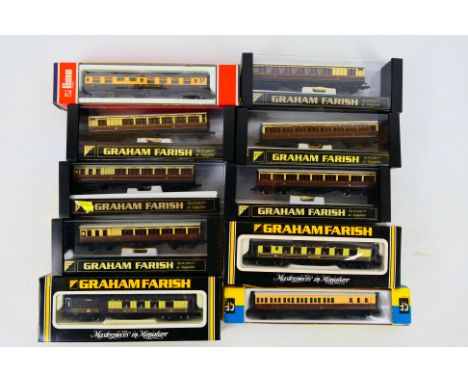 Graham Farish - Lima -  10 boxed N gauge passenger coaches in Chocolate & Cream predominately by Graham Farish. Lot includes 