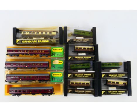 Graham Farish - Minitrix - A rake of 11 boxed N gauge passenger coaches. Lot includes Graham Farish Pullman (loose roof); Min