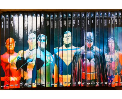 Eaglemoss - A collection of 29 graphic novels from the Eaglemoss DC Comics Graphic Novel Collection. Novels appear to be in E