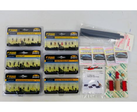 Graham Farish - Bachmann - Langley - A collection of N gauge accessories including 6 x carded sets of figures, Station Staff 