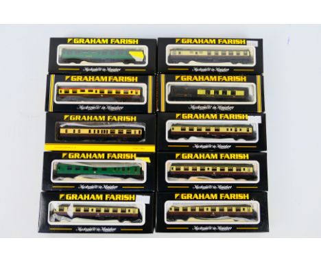 Graham Farish - 10 boxed N gauge coaches from Graham Farish. Lot includes 374-511 Hawksworth Brake 3rd Class Corridor GWR Cho