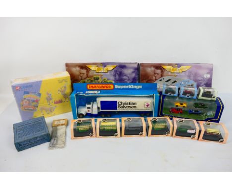 Matchbox - Corgi - Oxford Diecast- Gilbow / EFE - A mixed collection of boxed diecast and diecast accessories in various scal