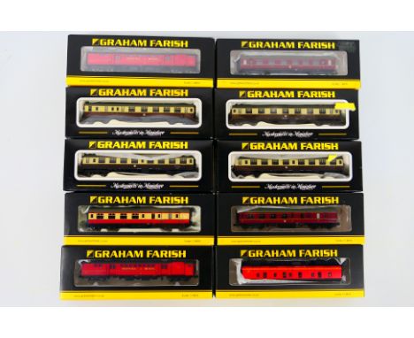 Graham Farish - A boxed group 10 N gauge coaches from Graham Farish. Lot includes 374-077A Mk1 BCK brake composite W21083 in 