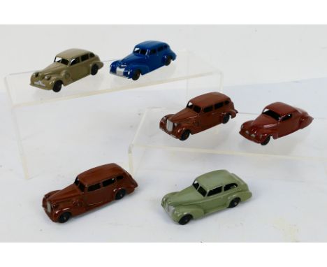 Dinky Toys - A group of 6 unboxed Dinky Toys 39 series diecast models. Lot includes 39e Chrysler Royal Sedan; 39d Buick Vicer