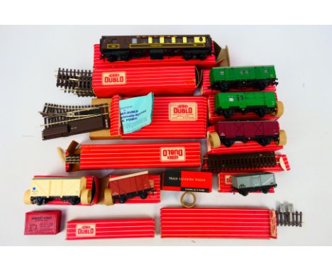 Hornby Dublo - Wills - Eight boxed Hornby Dublo freight and passenger rolling stock items with a small group of Hornby Dublo 