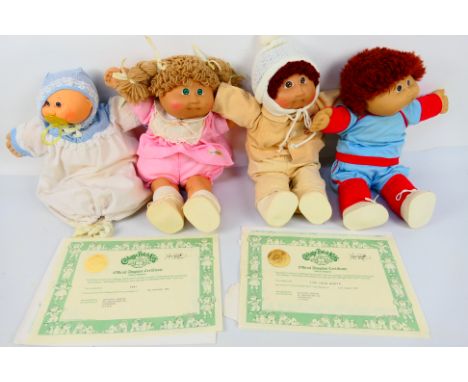 Cabbage Patch Kids - 4 x vintage Cabbage Patch Kids. Appearing in Excellent condition. 2 adoption papers from 1984 included. 