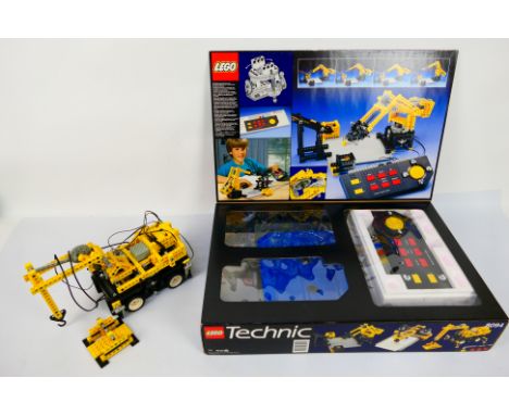 Lego - A boxed vintage 1990 Lego #8094 Technic Control Center. The set has been constructed and the model is housed in a sepa