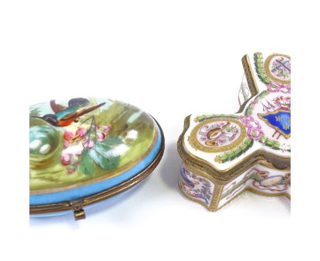 2 French porcelain and ormolu-mounted trinket boxes, comprising a tricorn-shaped box with armorial decorated lid and blue und