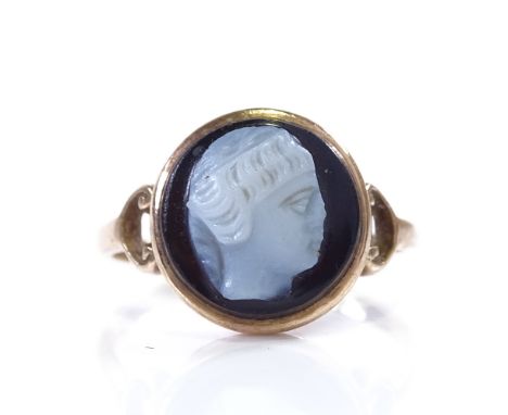 A Victorian unmarked gold relief carved hardstone cameo panel ring, depicting female profile, setting height 11.2mm, size I, 