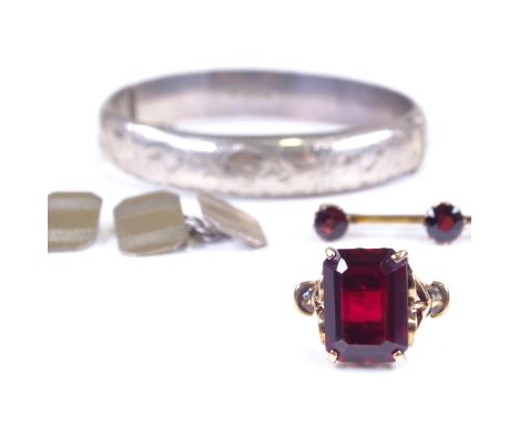 Various jewellery including 9ct gold garnet dress ring, unmarked yellow metal garnet brooch, pair of silver cufflinks and sil