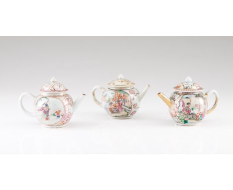 A teapot  Chinese export porcelain Polychrome and gilt decoration depicting Chinese figures Qianlong Period (1736-1795) (hair