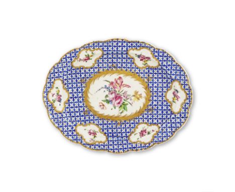 Plat oval de Chantilly, circa 1760A Chantilly oval dish, circa 1760Decorated with a blue trellis ground embellished with gilt