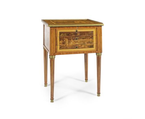 Table chiffonnière d'époque Transition en marquetrie figurative de bois de rose, bois citronnier, satiné, sycomore teinté ver