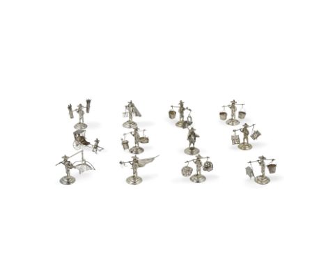 Ensemble d'objets miniatures en argent, fin du XIXe siècle - début du XXe siècle A collection of miniature silver objects, la