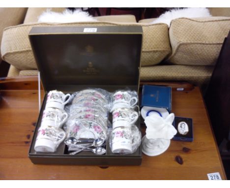 Boxed Royal Worcester coffee service & other Worcester