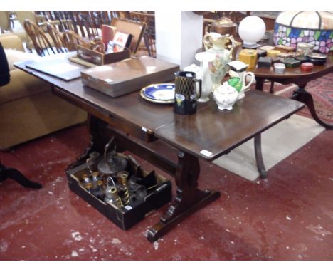 Oak Ercol draw-leaf table