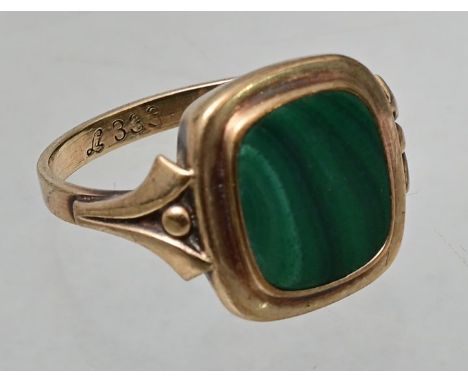 Ring mit Malachit, 20. JH.Fassung Gg 333, Schaustück Malachit im Tafelschliff, Stein zerkratzt, D. 16,5 mm/ RM 52, G. ca. 3,0