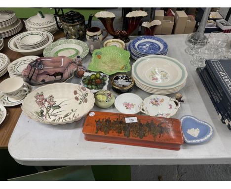 A COLLECTION OF CERAMIC ITEMS TO INCLUDE CARLTON WARE 'ROUGE ROYALE' VASES, BESWICK LEAF BOWL, PINK JASPERWARE TABLE LIGHTER,