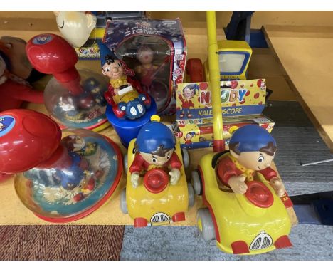 VARIOUS VINTAGE NODDY ITEMS TO INCLUDE TWO SPINNING TOPS, A PUSH ALONG CAR, TELEPHONE KALEIDOSCOPE ETC 