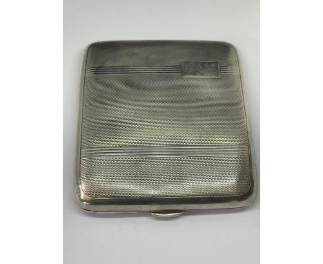 A HALLMARKED BIRMINGHAM SILVER CIGARETTE CASE 