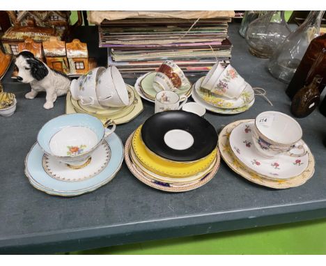 A QUANTITY OF CUPS, SAUCERS AND PLATES TO INCLUDE CROWN ROYAL, PARAGON, SHELLEY, ROYAL ALBERT, ETC 