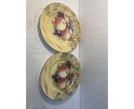 TWO SANDRINGHAM COLLECTORS CABINET PLATES WITH A FRUIT DESIGN 
