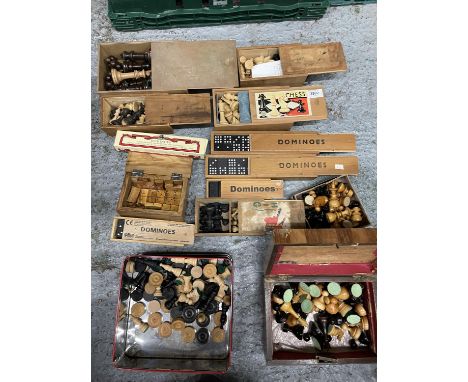 A LARGE ASSORTMENT OF VINTAGE CHESS AND DOMINOES SETS WITH WOODEN CASES 
