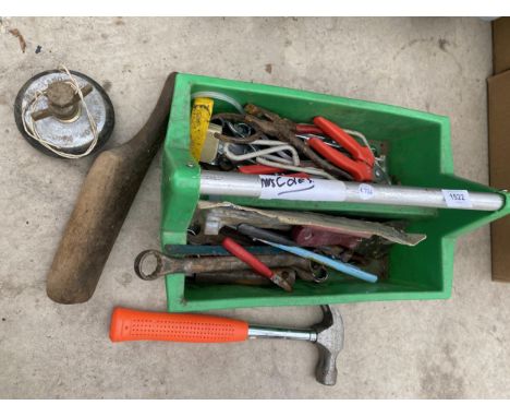 AN ASSORTMENT OF TOOLS TO INCLUDE A HAMMER AND PLIERS ETC 