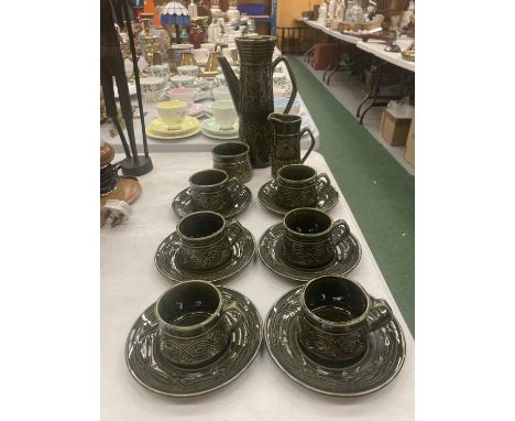 AN ELLGREAVE POTTERY SAXONY DARK GREEN COFFEE SET TO INCLUDE A COFFEE POT, CREAM JUG, SUGAR BOWL, CUPS AND SAUCERS 