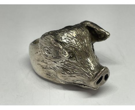 A HEAVY SILVER PIGS HEAD RING 