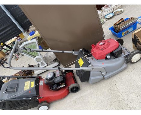 A HONDA HRB476C PETROL ENGINE LAWN MOWER WITH GRASS BOX 