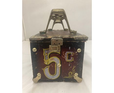 A VINTAGE STYLE AMERICAN BRASS AND WOOD SHOE SHINE BOX WITH BRUSHES 