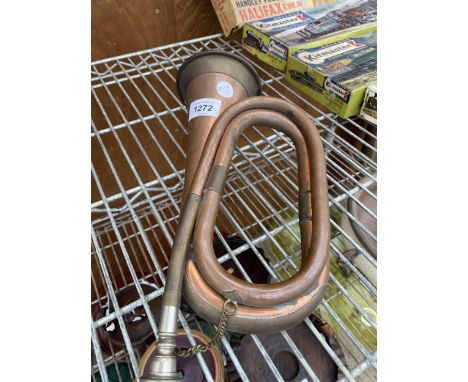 A VINTAGE BRASS AND COPPER BUGLE 