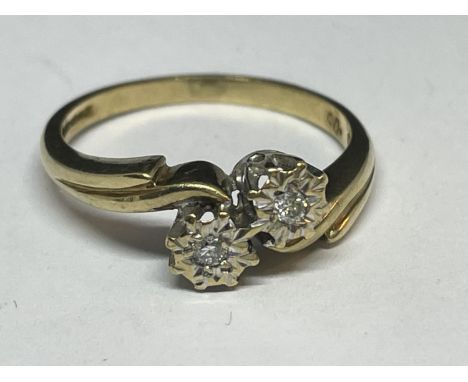 A 9 CARAT GOLD RING WITH TWO DIAMONDS ON A TWIST DESIGN SIZE M 