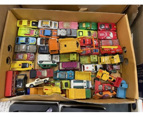 A LARGE QUANTITY OF UNBOXED VINTAGE MATCHBOX CARS 