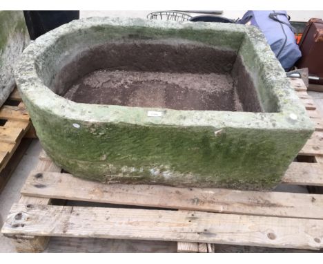 A D-END SANSTONE PUMP TROUGH (L:92CM W:65CM) 