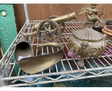 VINTAGE BRASS BLACK POWDER FLASK HORN CANTEEN-ORNATE CANNON & ARTWORK –