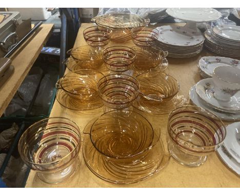 A QUANTITY OF RETRO LOOKING GLASSWARE TO INCLUDE A TRIFLE BOWL, DESSERT DISHES WITH PLATES, ETC 
