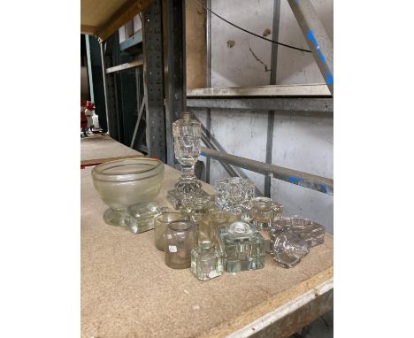 A QUANTITY OF VINTAGE GLASS INKWELLS, ETC 
