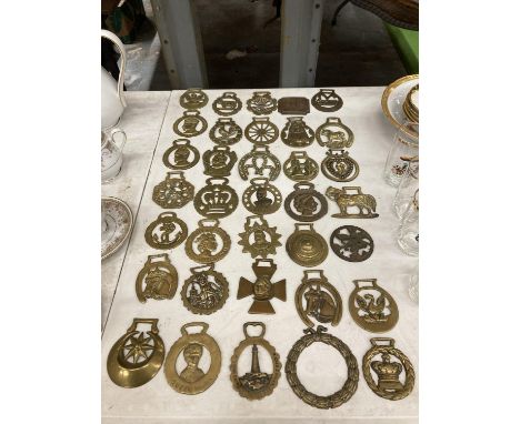 A LARGE COLLECTION OF VINTAGE HORSE BRASSES - 35 IN TOTAL 