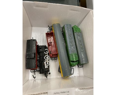 SIX VINTAGE LONE STAR 000 GUAGE  DIECAST MODEL TRAINS 