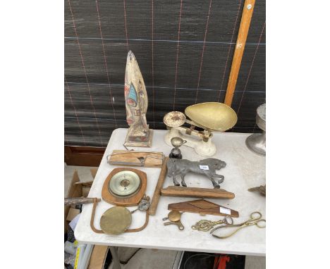 AN ASSORTMENT OF ITEMS TO INCLUDE A HORSE DOOR STOP, KITCHEN SCALES AND A BRASS BOTTLE OPENER ETC 