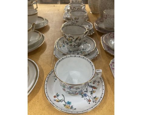 FIVE GROSVENOR CHINA CUPS, SAUCERS AND  FOUR SIDE PLATES WITH A BIRD AND FLORAL DESIGN 