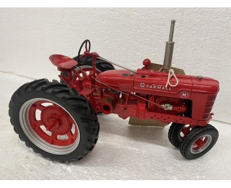 A FRANKLIN MINT 1:12 SCALE DIECAST MODEL OF A FARMALL TRACTOR 