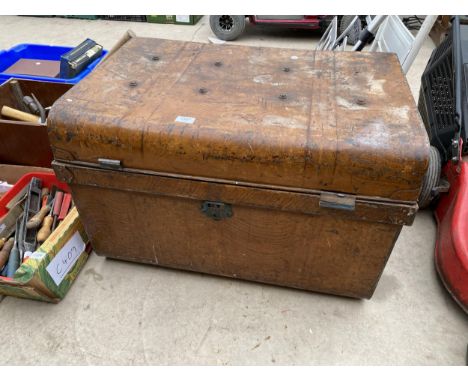A VINTAGE METAL STORAGE TRUNK 